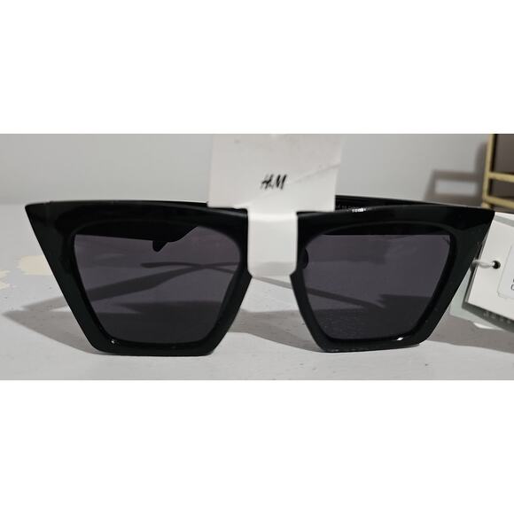 NWT H&M Cat Eye Black Sunglasses Tinted UV Protective Retro - Picture 3 of 12